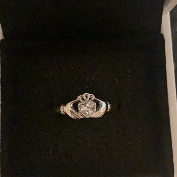 Sterling silver Claddagh - Picture 1 of 2